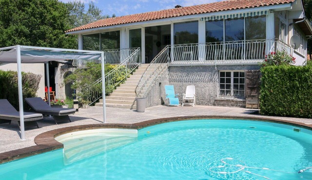 Stunning private villa for 6 people with private pool, WIFI, TV, terrace and parking