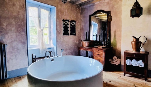 Stunning French house with chic luxury vibe - 5 bedroom/sleeps 8