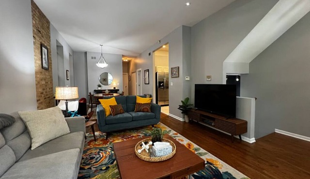 Stunning Fully Furnished 3BR/3BA Mid-Century Modern Duplex in Historic Old Town