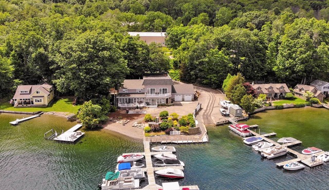 Stunning, Fully-Loaded Home with Private Hot Tub, Pool Table, and Dock