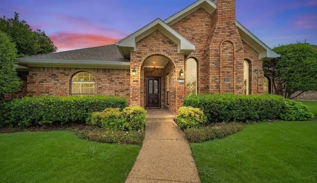 Stunning Gables House, Basketball Court