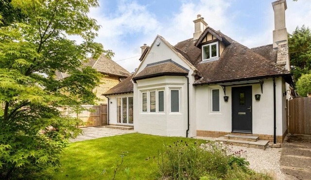 Stunning 5 Bed in the Centre of Bourton