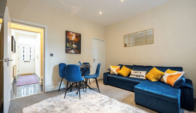 Stunning 3 Bedroom Home in Newcastle-under-Lyme with Garden