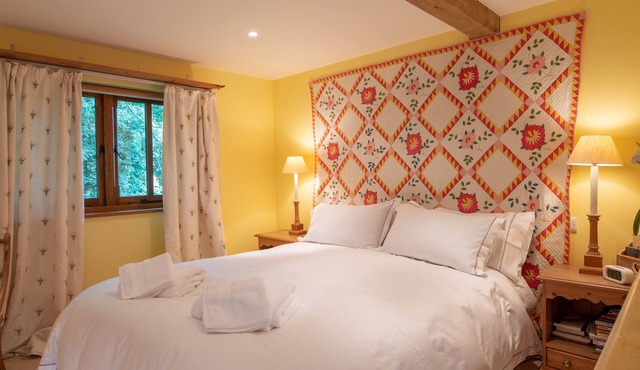 Stunning 2 bed/2 bath Country Retreat with huge gardens