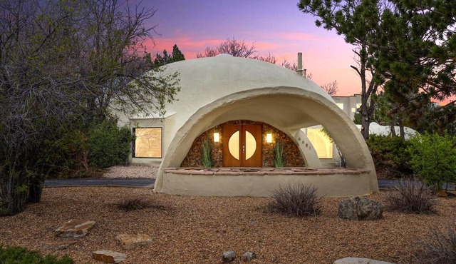 Stunning geodome with Indoor Pool and Hot Tub! Minutes from the heart of Denver.