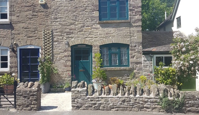 Stunning Grade II Listed Country Village Cottage