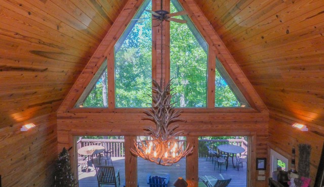 Stunning Greers Ferry Lakefront Home w/4 bedroom + 4 bathroom