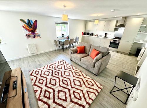 Stunning Ground Floor Apartment!