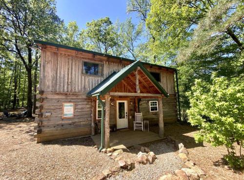 Stunning Group Cabin with Beautiful Surroundings and Hiking Trails in Arkansas