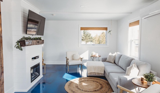 Stunning Guesthouse in historic Georgetown w/hot tub!