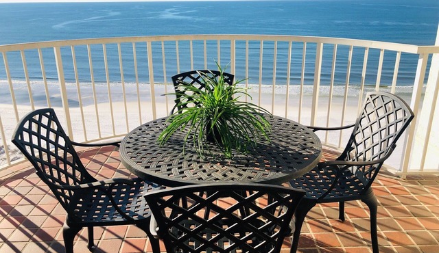 Stunning GULF FRONT View- Gorgeous, Recently Updated Condo Sleeps 6