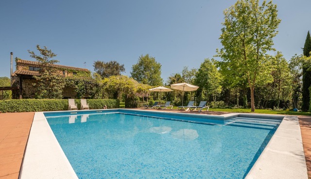 Stunning house with jacuzzi, sauna, large garden and pool in rural surroundings