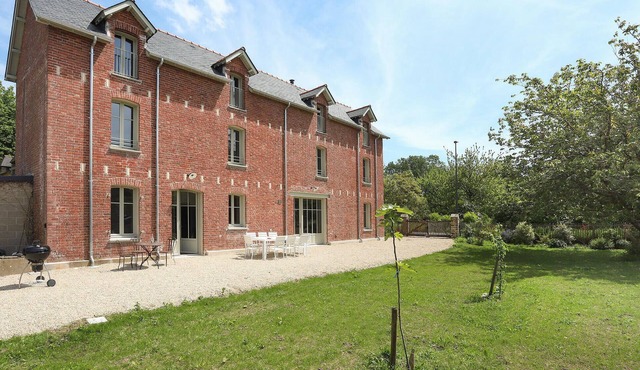 Stunning home in Le Minihic-sur-Rance with WiFi
