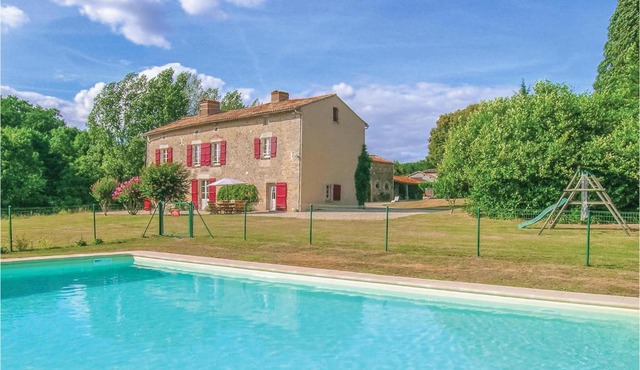 Stunning Home In St Maixent De Beugné