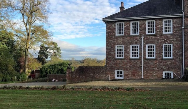 Stunning Hall Cottage, near York and Leeds