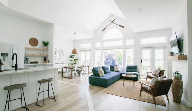 Stunning Harbour Front Suite | Exceptional Views & Prime Location