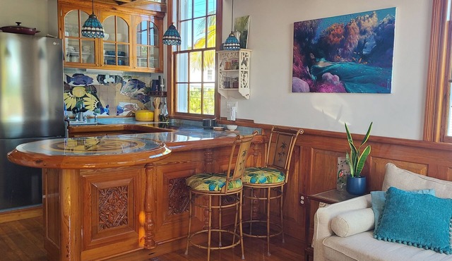 STUNNING! HEART OF OLD TOWN!: Walk to Duval and Historic Seaport in minutes.