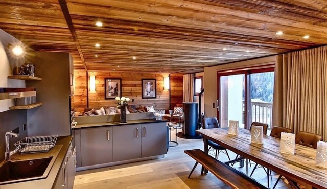 Stunning high end 11 person chalet with garage in the village of Peisey.