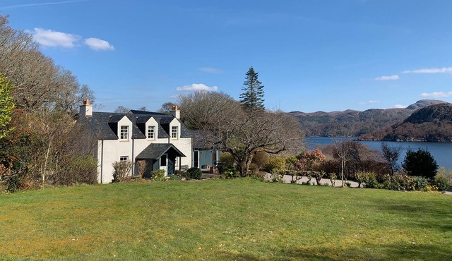 Stunning Highland hideaway with amazing sea and mountain views