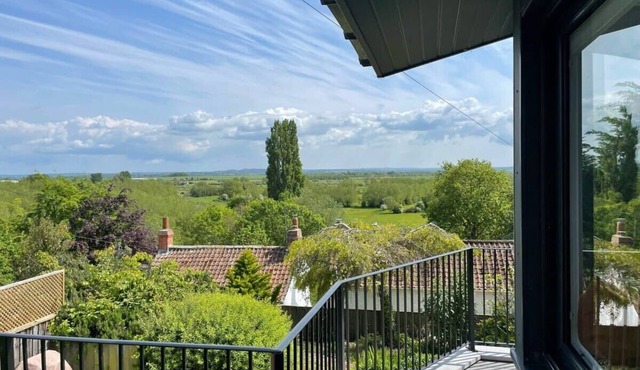 Stunning Hillside House in Langport