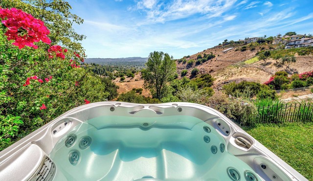 Stunning Hilltop 5BR W/View & Hot Tub!