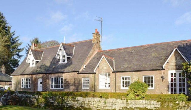 Stunning historic Angus cottage next door to Guthrie castle and ancient church