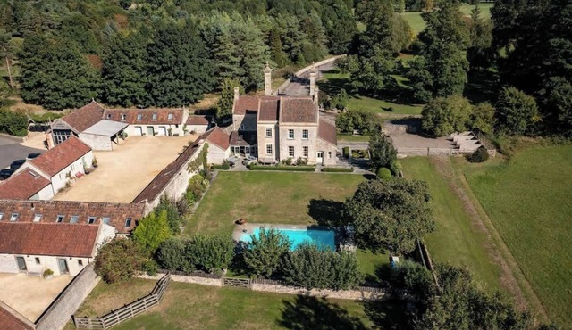 Stunning, historic family house with swimming pool