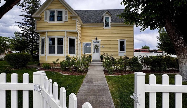 Stunning Historic Home in Kanab, Utah. Close proximity to Zion and Bryce Canyon.