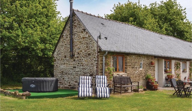 Stunning Home In Fougerolles Du Plessis