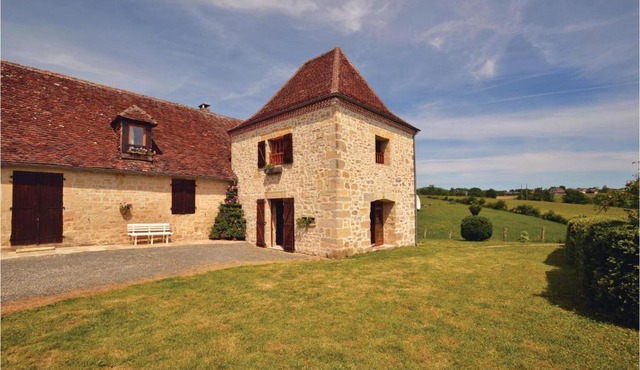 Stunning Home In La-Chapelle-Saint-Jean