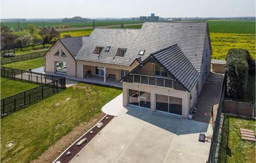 Stunning Home In La Chapelle-Vendômoise