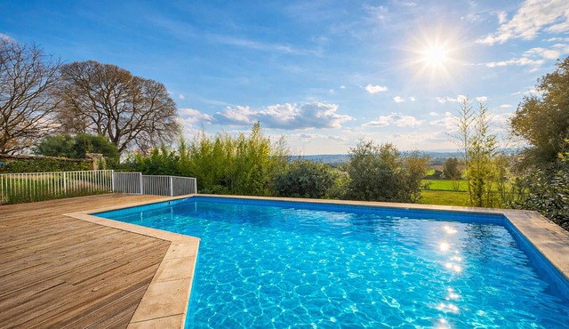 Stunning home in Montaren St Mediers