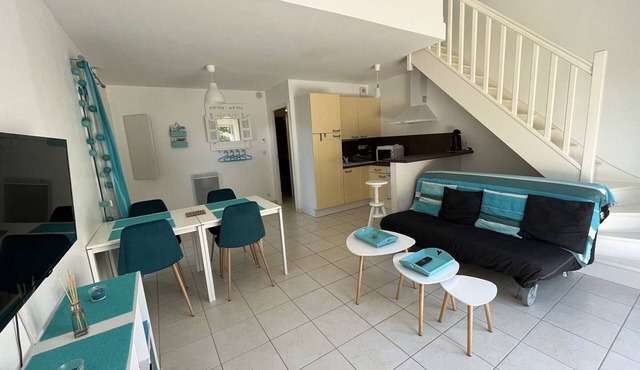 Stunning Holiday Home with Shared Pool, Near Beach and Shops