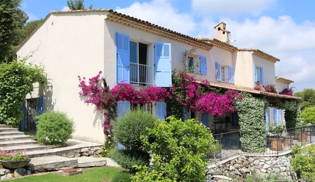 Stunning Holiday Villa With Pool and Garden in Tourrettes