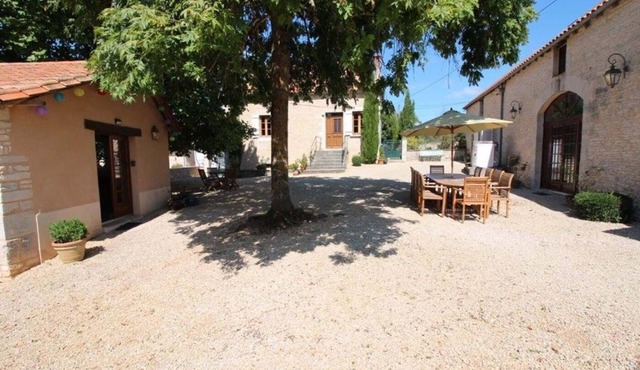 Stunning Holiday Accomodation with Private Pool for up to 12 People