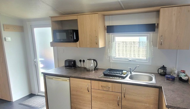 Stunning Holiday Home Beautiful Lakeside Views 15 Mins From Goodwood