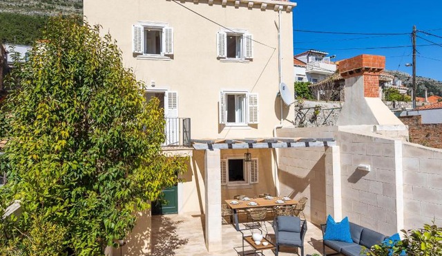 Stunning holiday house in the Old town by Irundo
