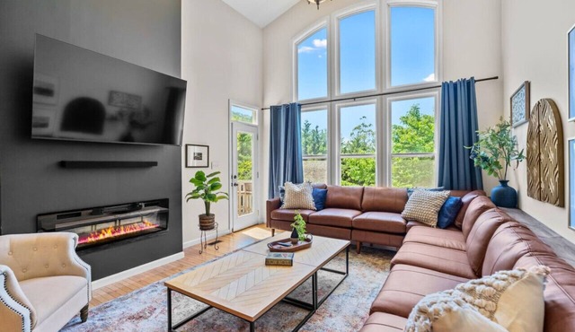Stunning Home 2 Hot Tubs/Firepit/mins to AVL & BM