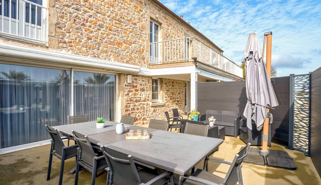 Stunning home in l'étang-bertrand