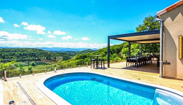 Stunning home in Sonnac-sur-l'Hers with WiFi