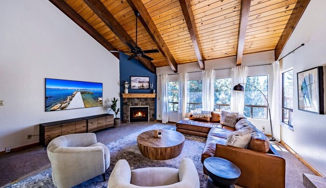 Stunning Home | Hot Tub-Deck-Heavenly | Sleeps 8