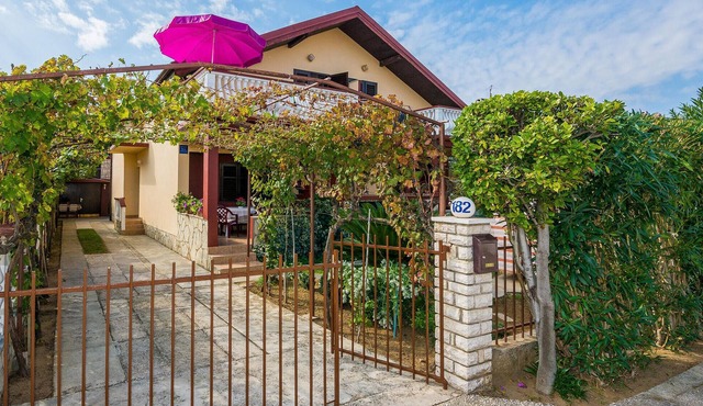 Stunning home in Sabunike-Privlaka