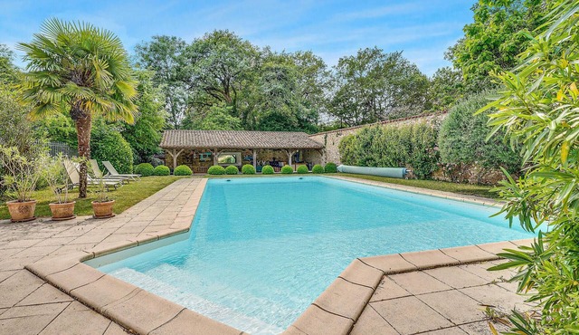 Stunning home in Nieul Le Dolent