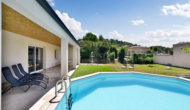 Stunning home in Saint-Theodorit