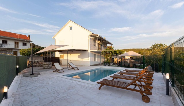 Stunning home in Blato na Cetini