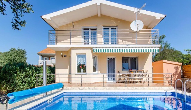 Stunning home in Primorski Dolac