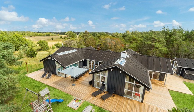 Stunning home in ålbæk with WiFi