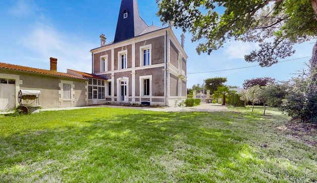 Stunning home in étaules with WiFi