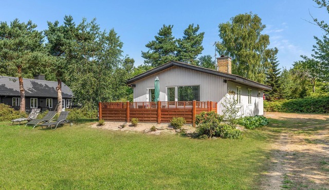 Stunning home in Aakirkeby with WiFi