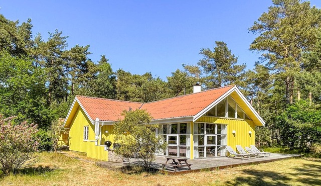 Stunning home in Aakirkeby with WiFi